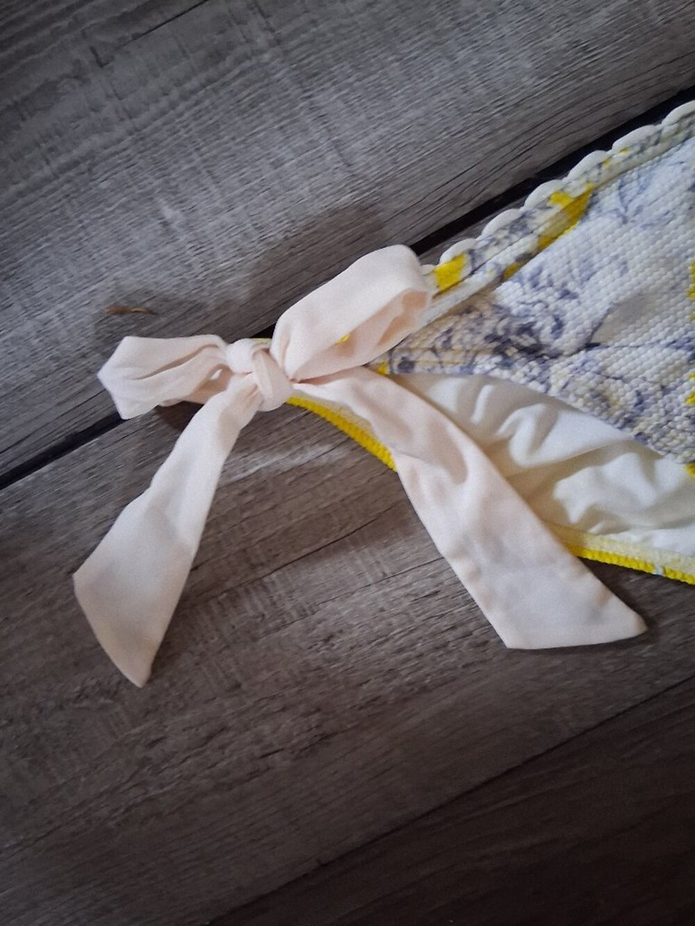 new JUICY COUTURE TEA ROSE YELLOW RIBBON BIKINI SMALL XS - Picture 3 of 9